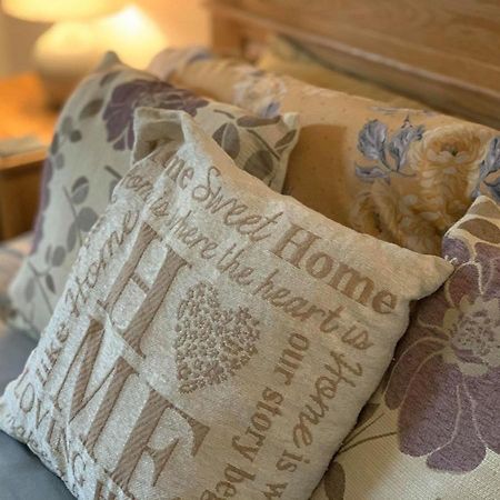 Smithy Cottage Berriew Екстериор снимка
