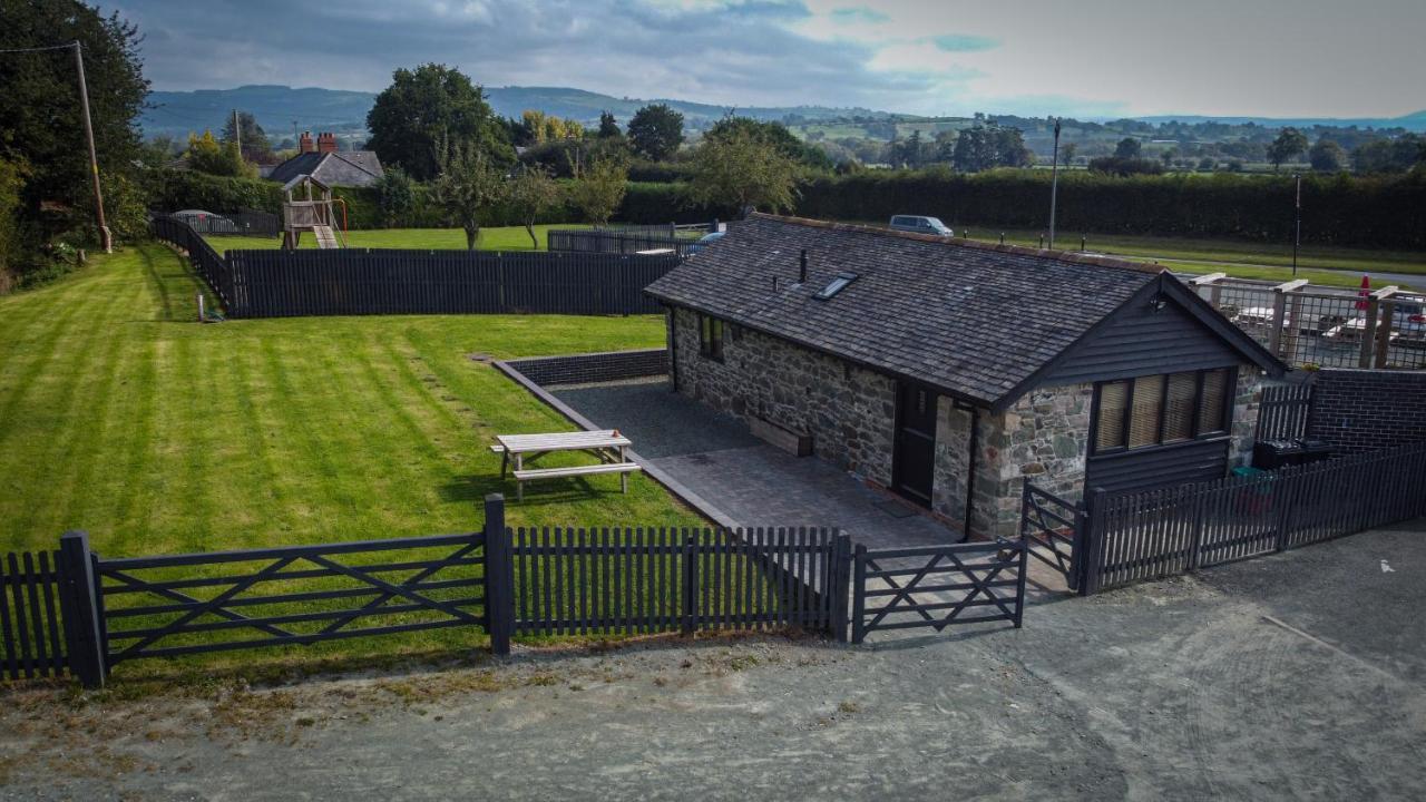 Smithy Cottage Berriew Екстериор снимка